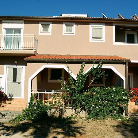 Apartment&Rooms Roza Peroj Buitenkant foto