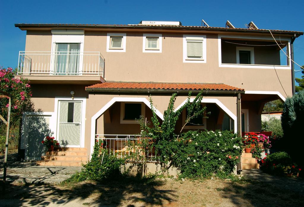 Apartment&Rooms Roza Peroj Buitenkant foto
